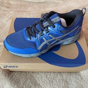 Womens size 9.5 ASICS Gel Venture 8 shoes NEW New in box